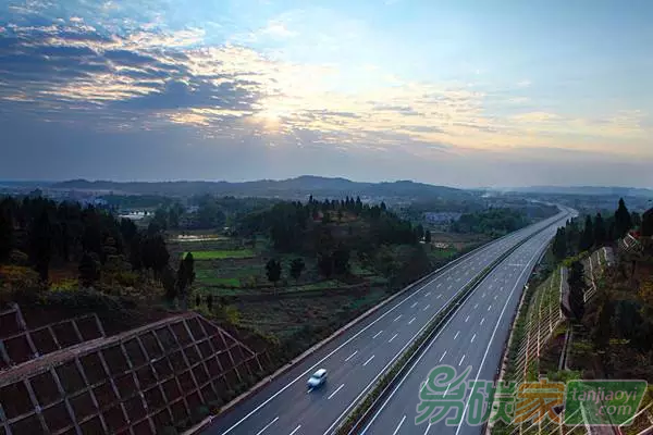 中國提出了到2030年單位國內(nèi)生產(chǎn)總值二氧化碳排放比2005年下降60%-65%等目標